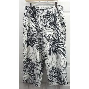 City Girl Nancy Bolen Women's Capri Pants Size: 12 Black/White Floral Vintage